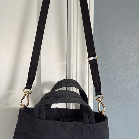 Lululemon Handbag, Used but Good Condition,adjustable shoulder strap and handles - Picture 2 of 9